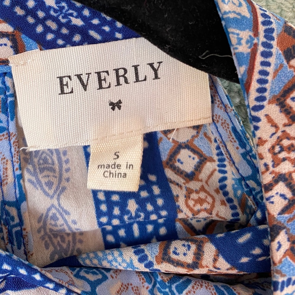 Everly Cold Shoulder Top - Picture 4 of 4